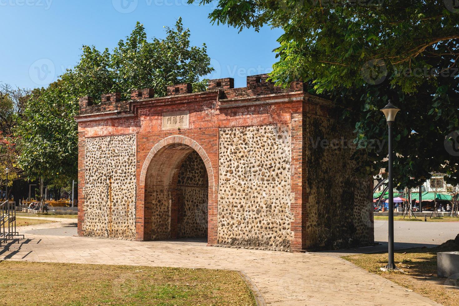 portão da cidade de ahou, também conhecido como portão chaoyang foto