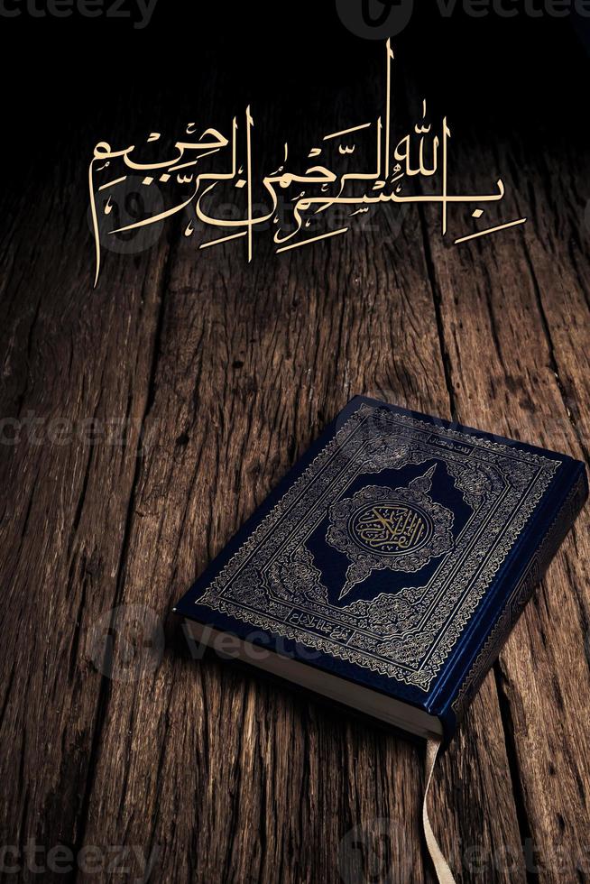 bismillah significa em nome de Allah arte árabe com Alcorão Livro Sagrado dos Muçulmanos item público de todos os muçulmanos. foto