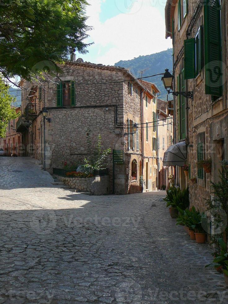 vista da cidade de valldemossa foto