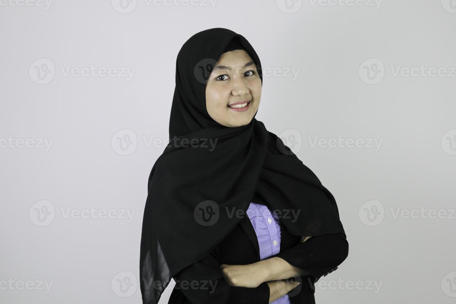 sorrir mulheres de negócios islâmicos asiáticos em pé confiança. foto