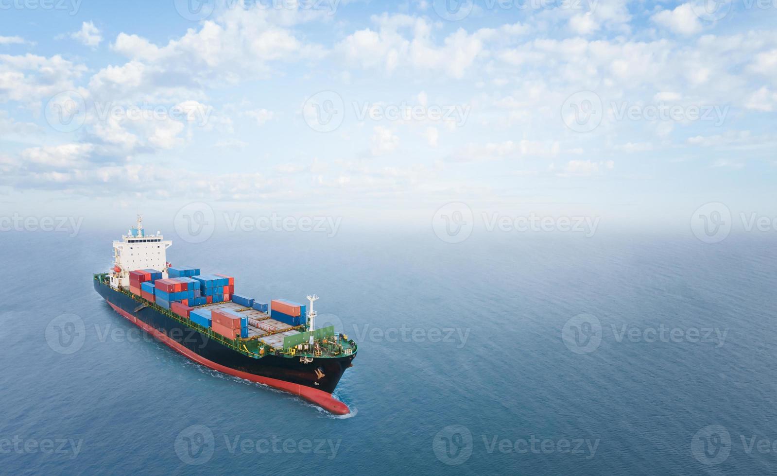 vista superior aérea do navio porta-contentores para logística de importação e exportação foto