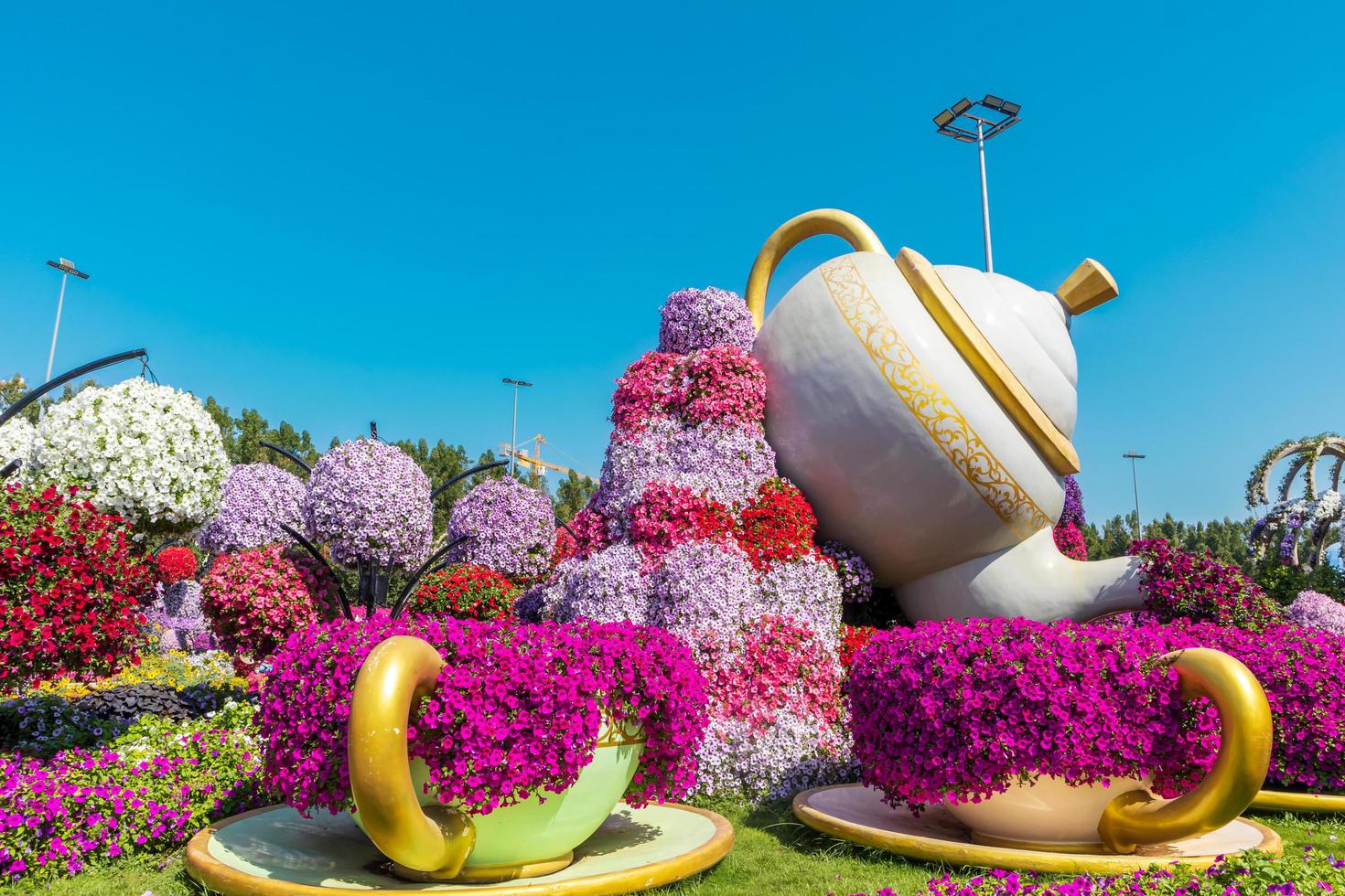 dubai, emirados árabes unidos, 2022 - decoração de jardim milagroso foto