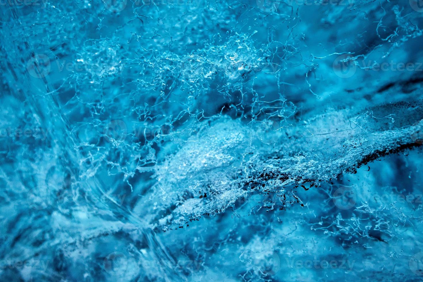 caverna de gelo de cristal perto de jokulsarlon foto