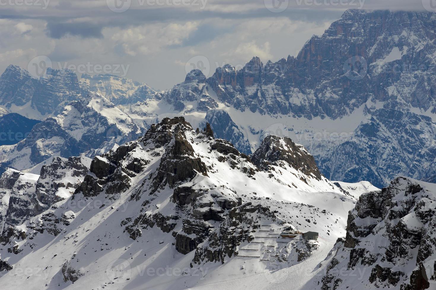 vista de sass pordoi na parte superior de val di fassa foto