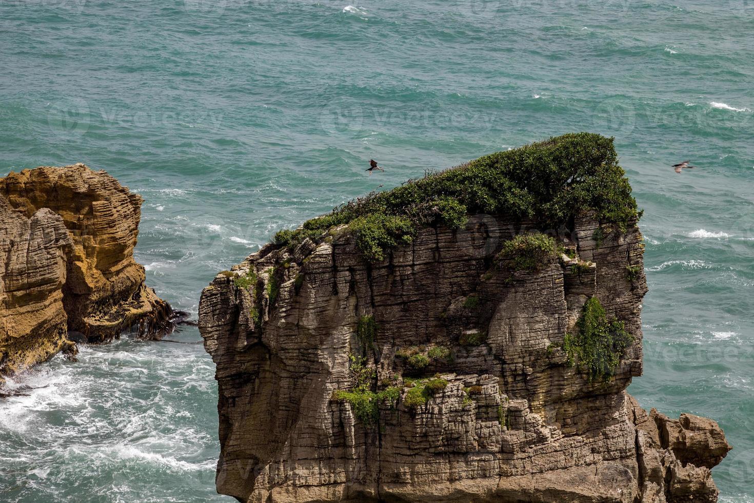 pancake rocks perto de punakaiki na nova zelândia foto