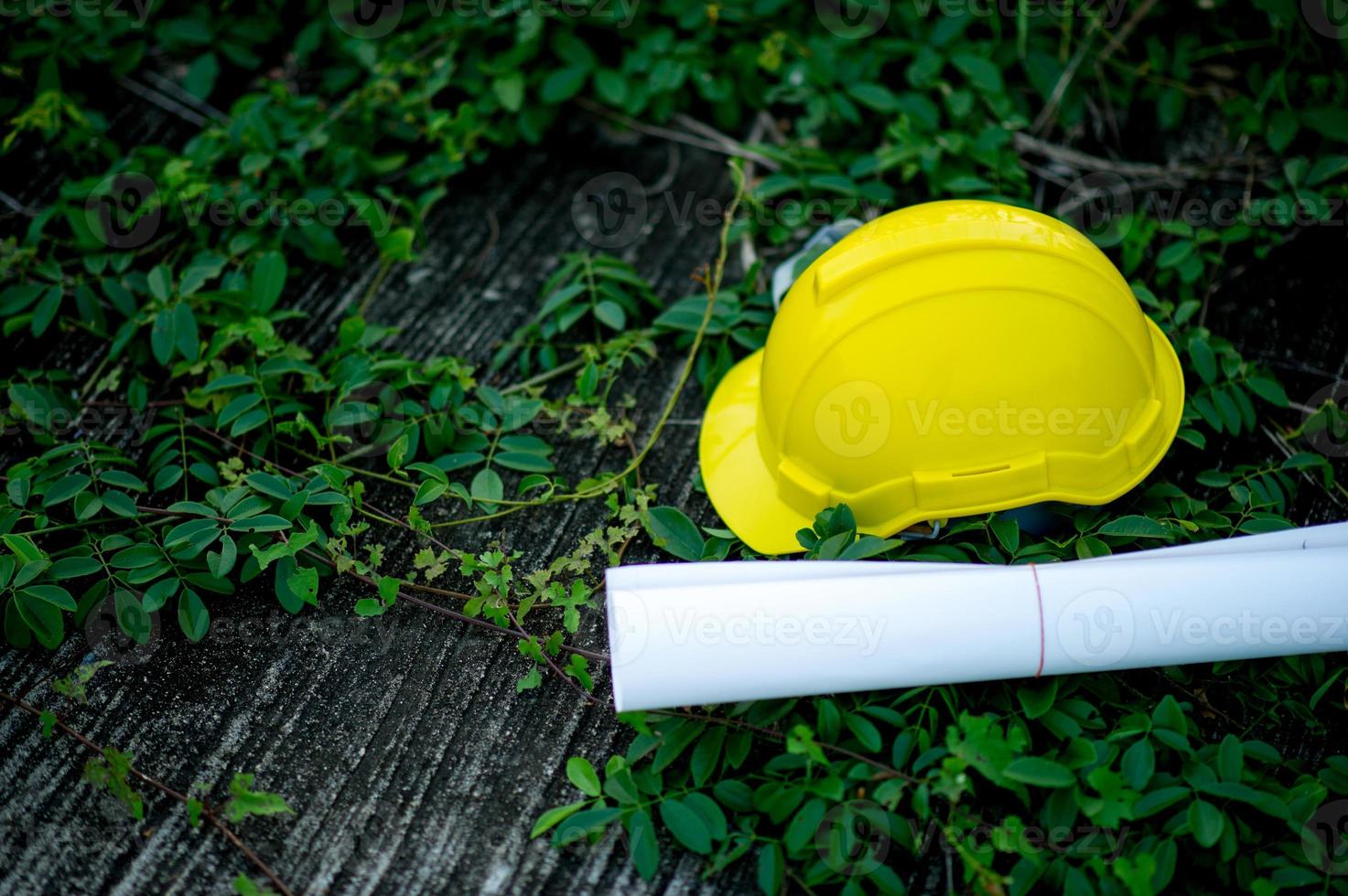 tampas de engenharia colocadas no papel. o conceito de engenharia. com espaço de cópia foto