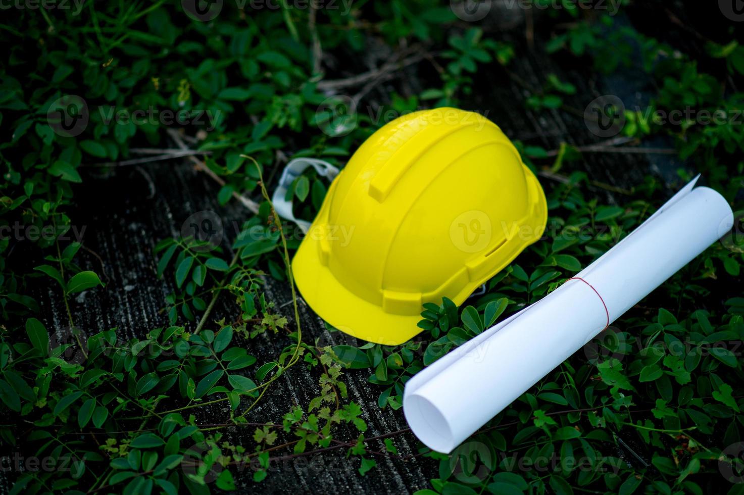 tampas de engenharia colocadas no papel. o conceito de engenharia. com espaço de cópia foto