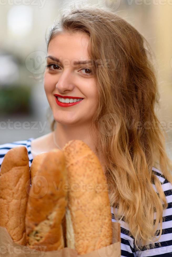 retrato de close-up de uma jovem mulher bonita. foto