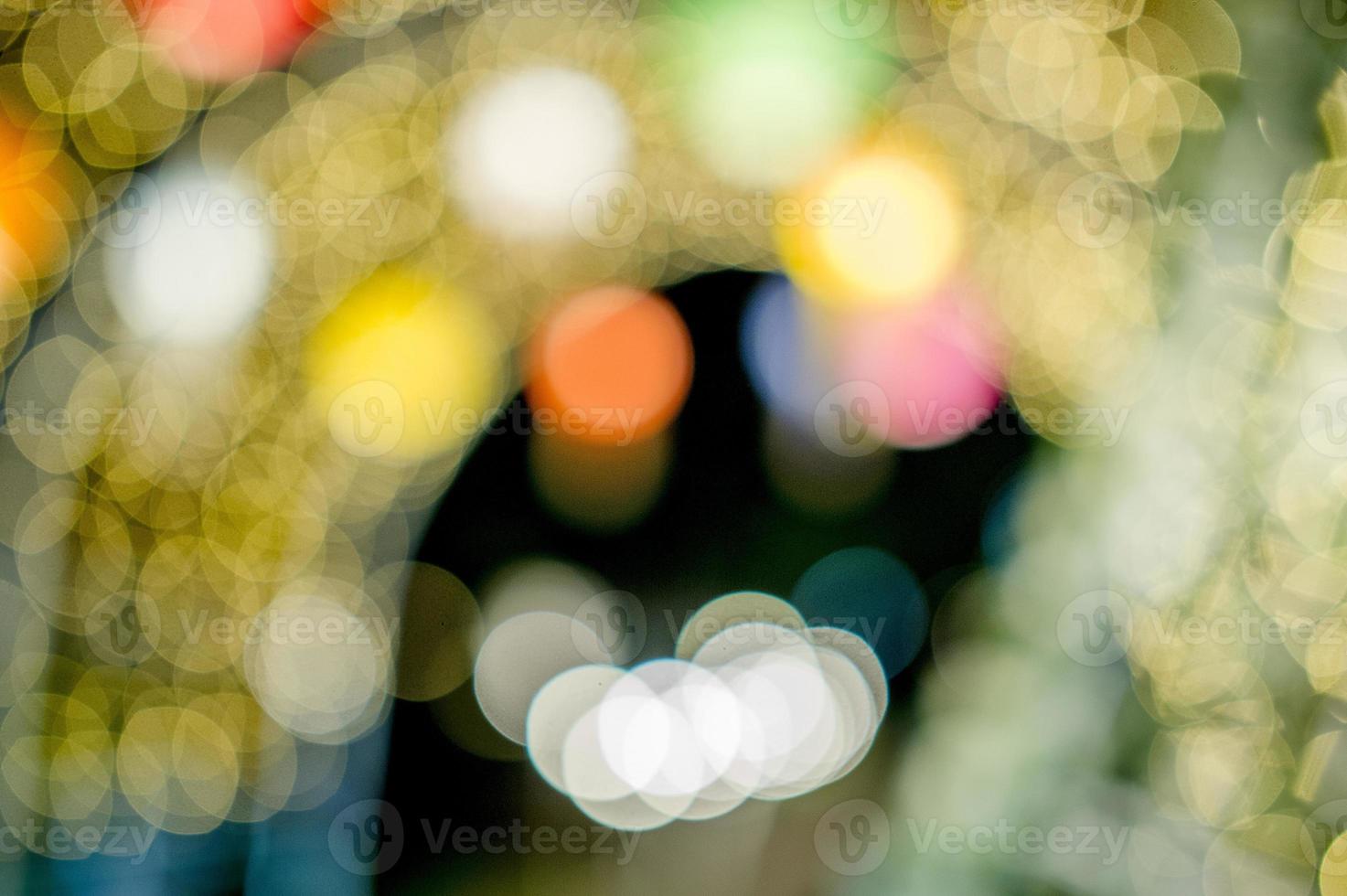 luzes coloridas no dia de ano novo, luzes do círculo bokeh, imagem de fundo com espaço de cópia. foto
