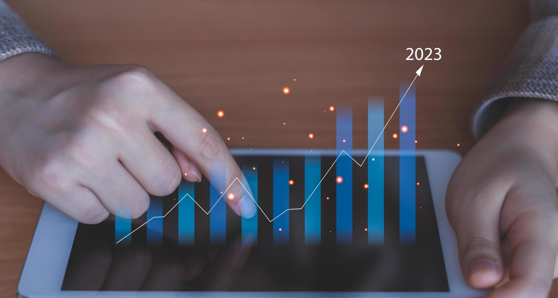 planos de investimento para o crescimento do negócio em 2023. ideias que um empresário planeja e adiciona indicadores positivos ao seu negócio. foto