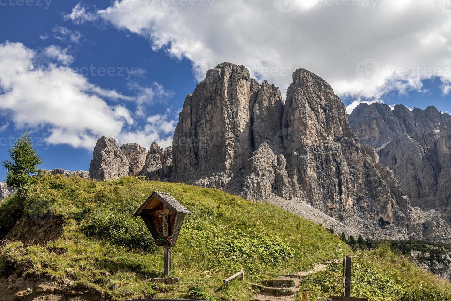 vista das dolomitas de gardena pass, tirol do sul, itália foto