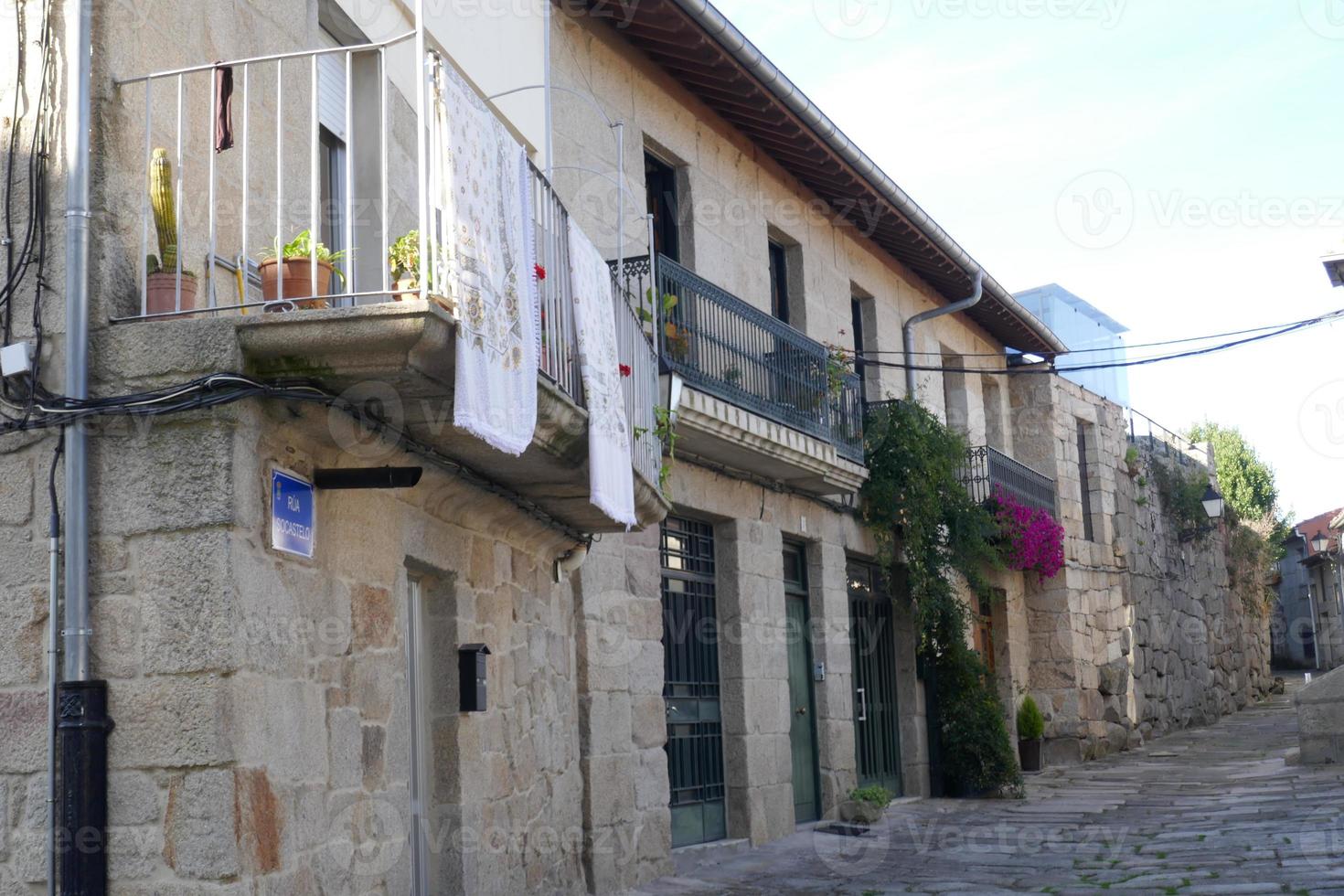 vistas e detalhes das ruas e casas de allariz foto