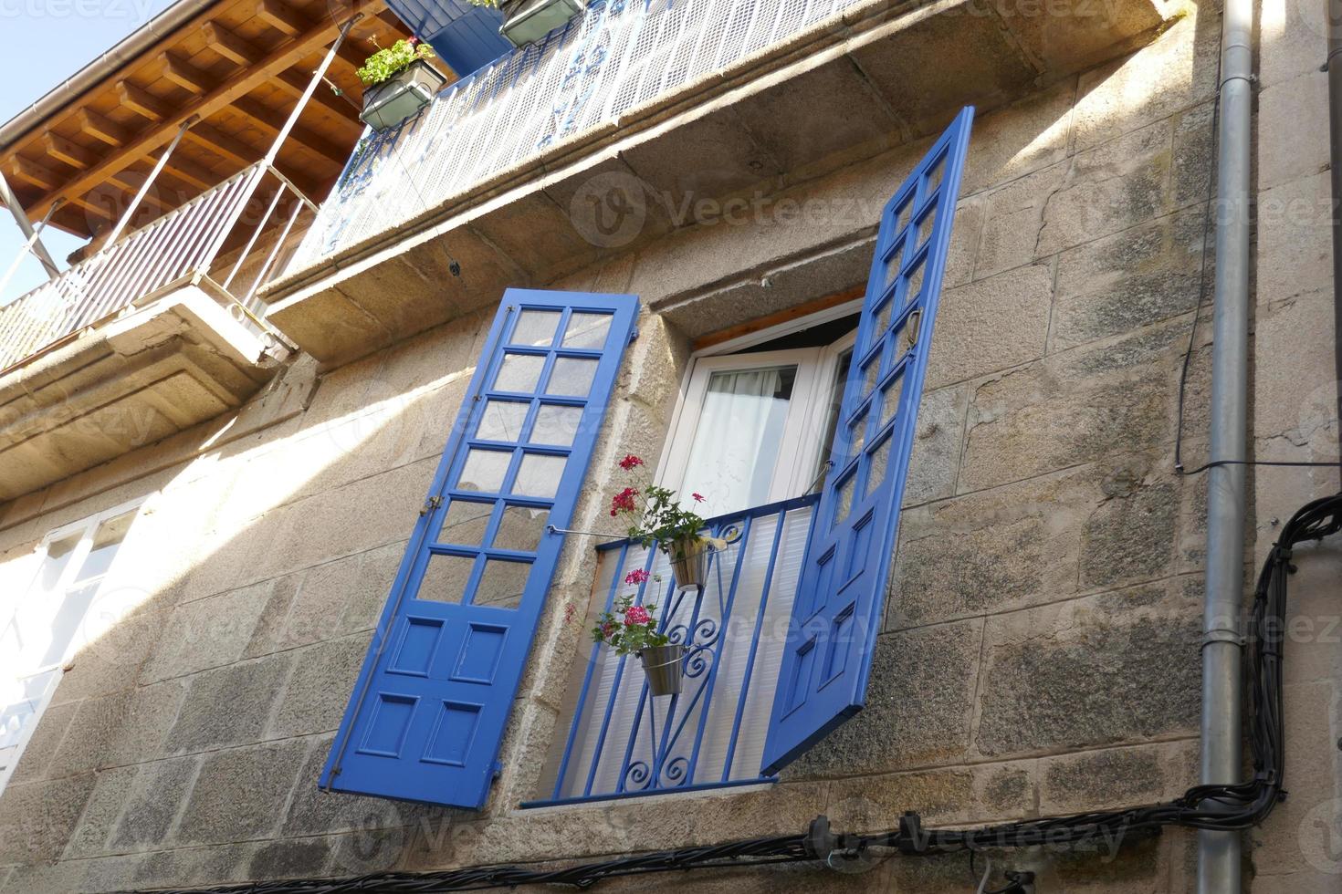 vistas e detalhes das ruas e casas de allariz foto