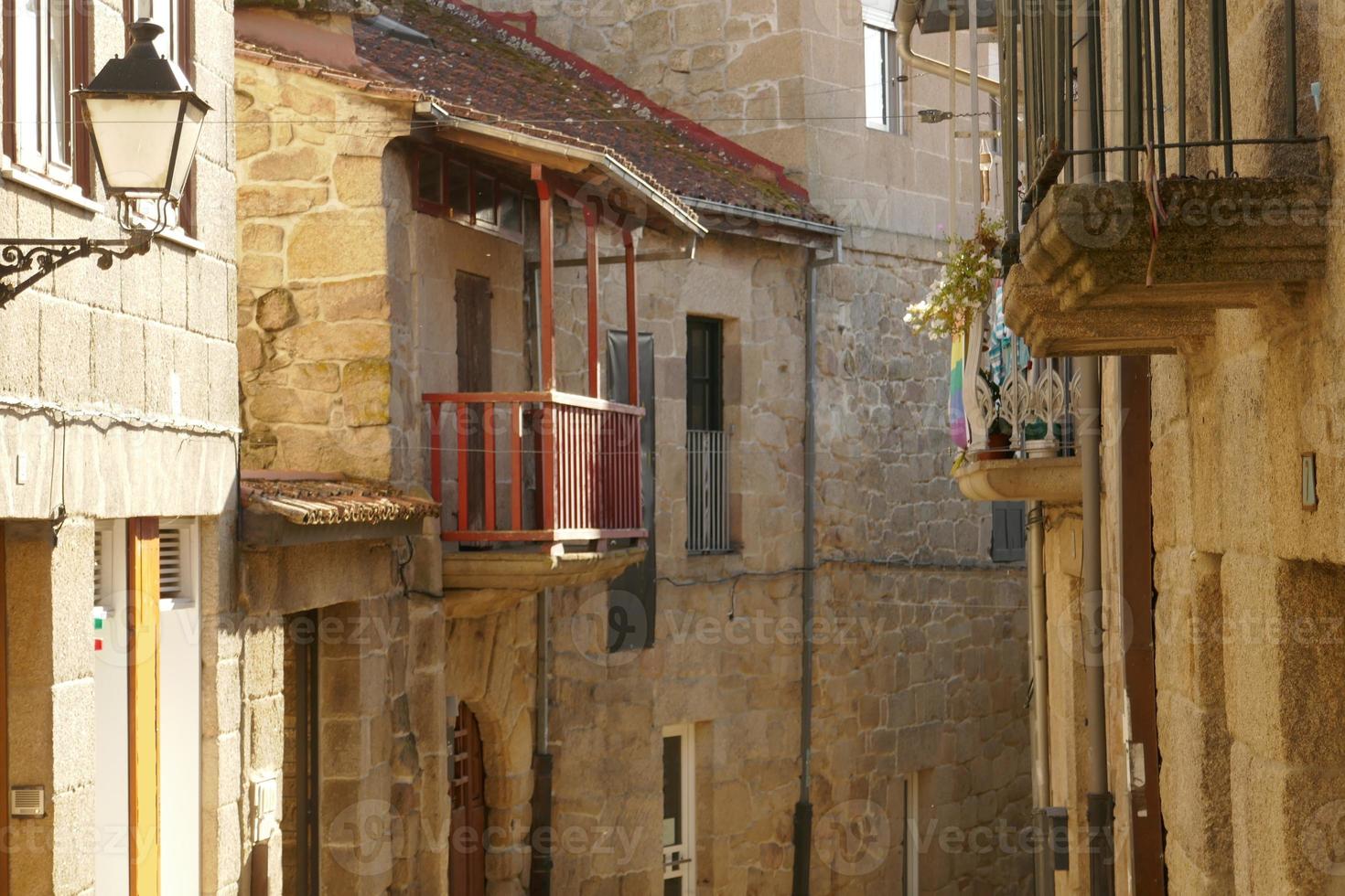 vistas e detalhes das ruas e casas de allariz foto