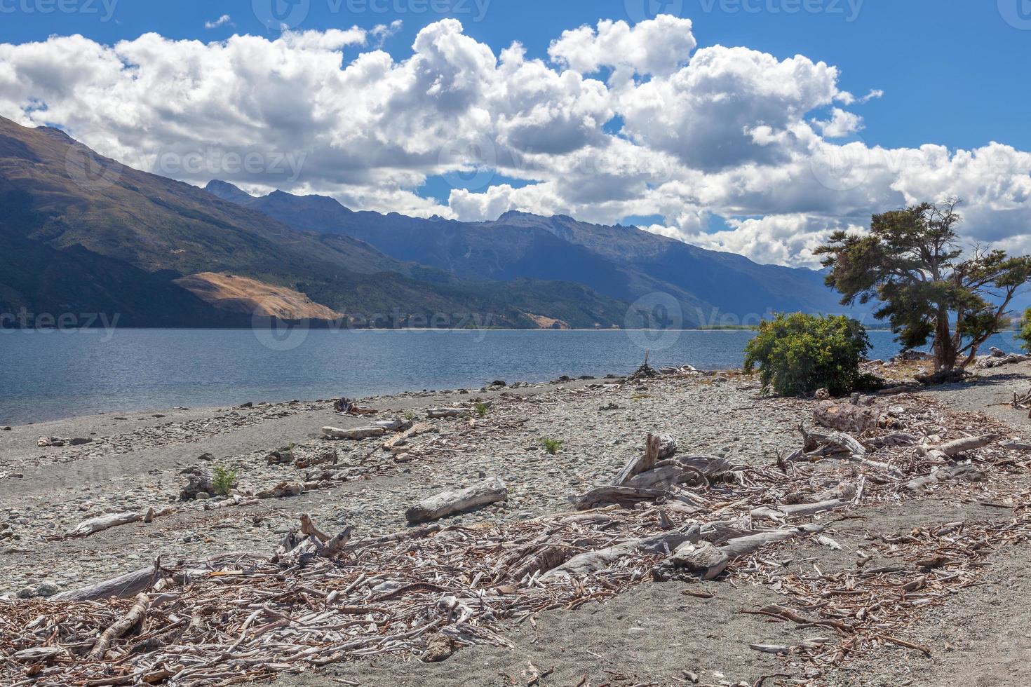 vista panorâmica do lago wanaka na nova zelândia foto