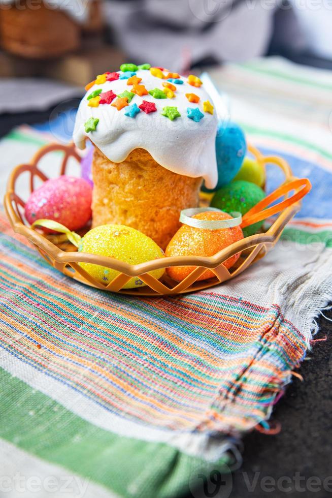 bolo de páscoa pastelaria de férias sobremesa caseira festivo deleite de páscoa foto