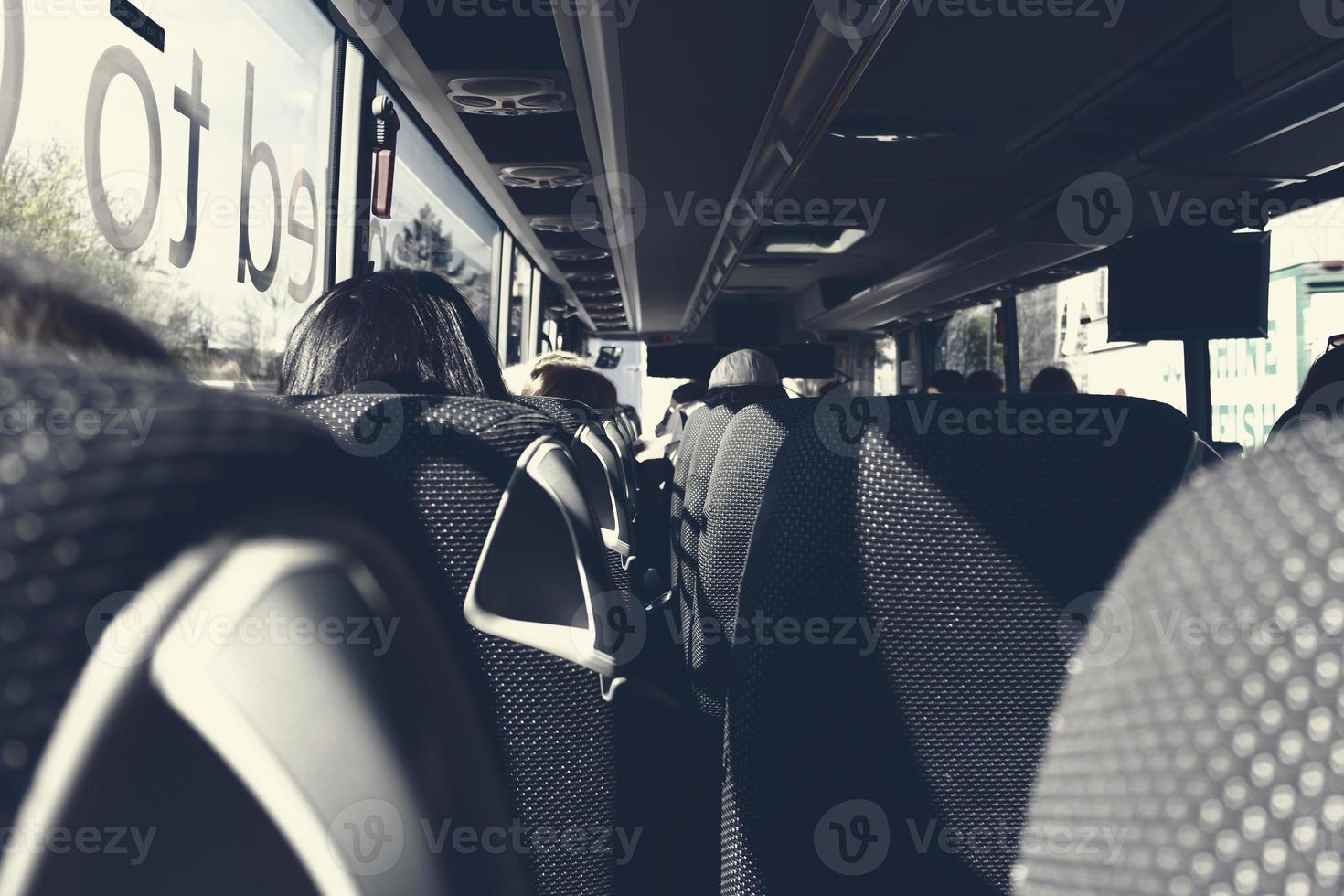 interior do ônibus turístico foto