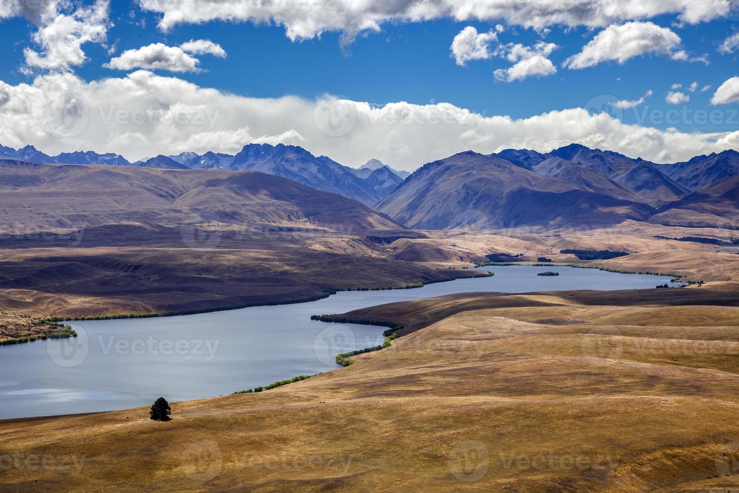 vista do lago alexandrina na nova zelândia foto