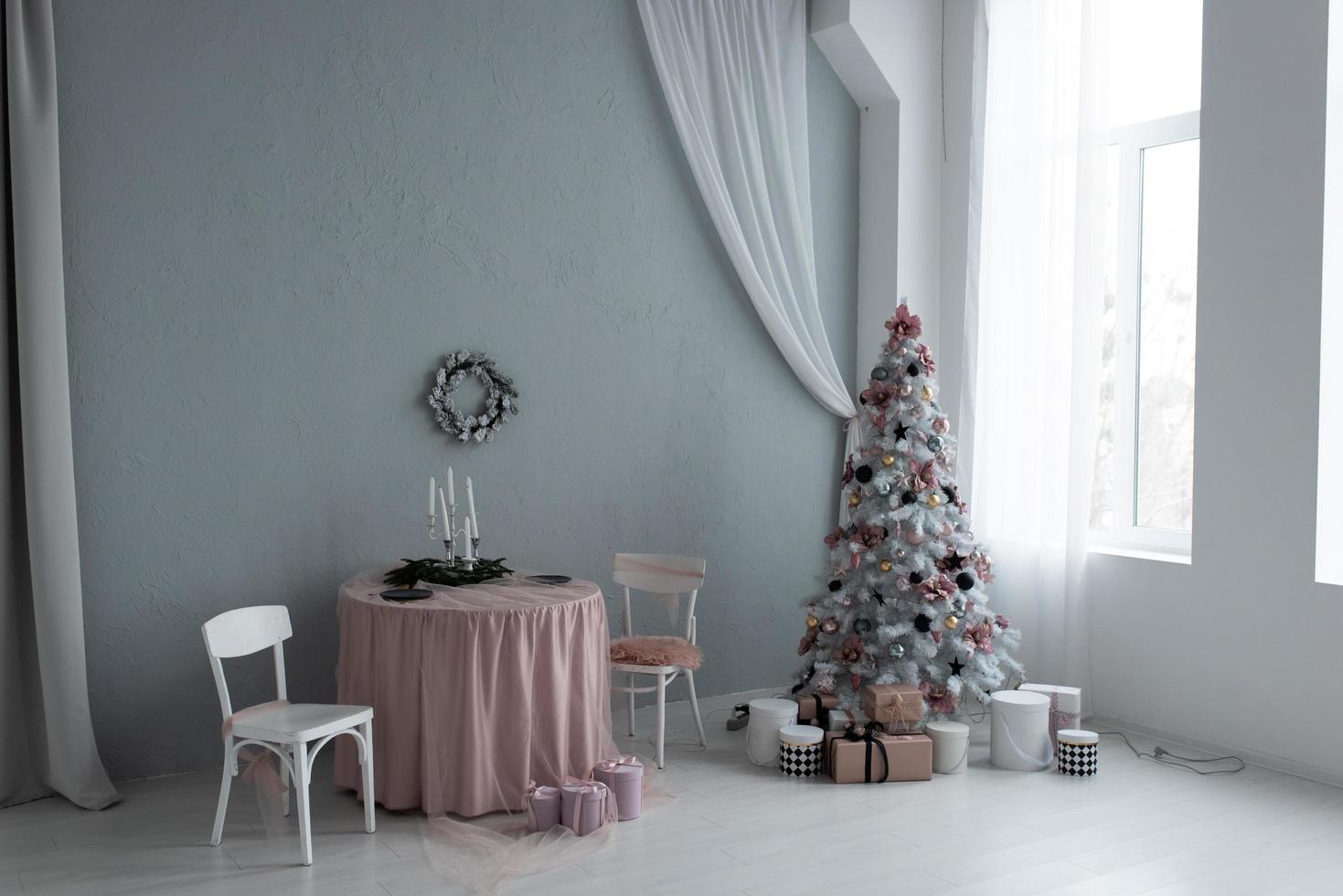 lindo quarto elegante decorado em tons de azul foto