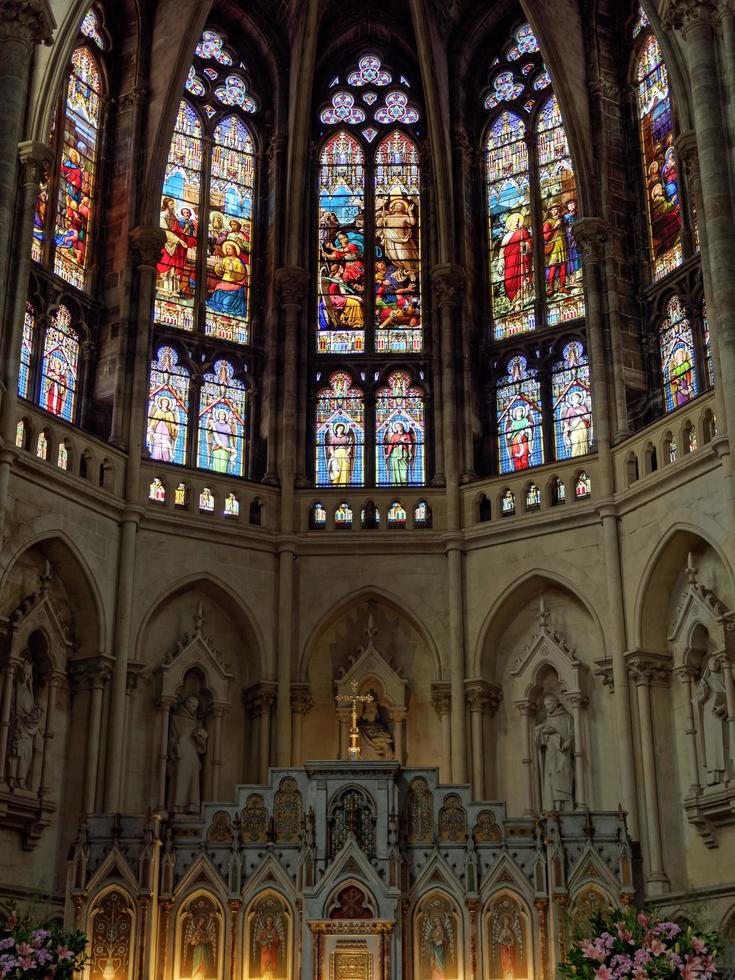 bordeaux, frança, 2016 vitrais na igreja de st marcial em bordeaux foto