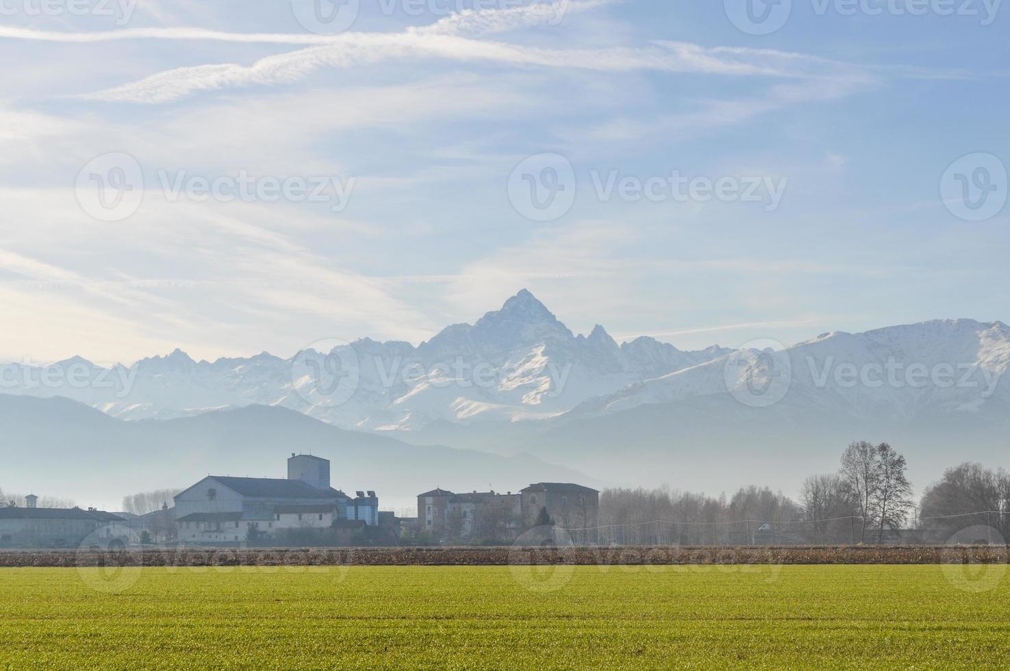 montanha monviso no piemonte itália foto