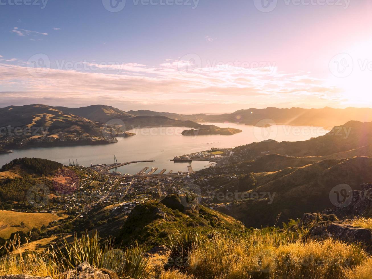 lyttelton porto porto colinas vista christchurch bancos península nova zelândia foto