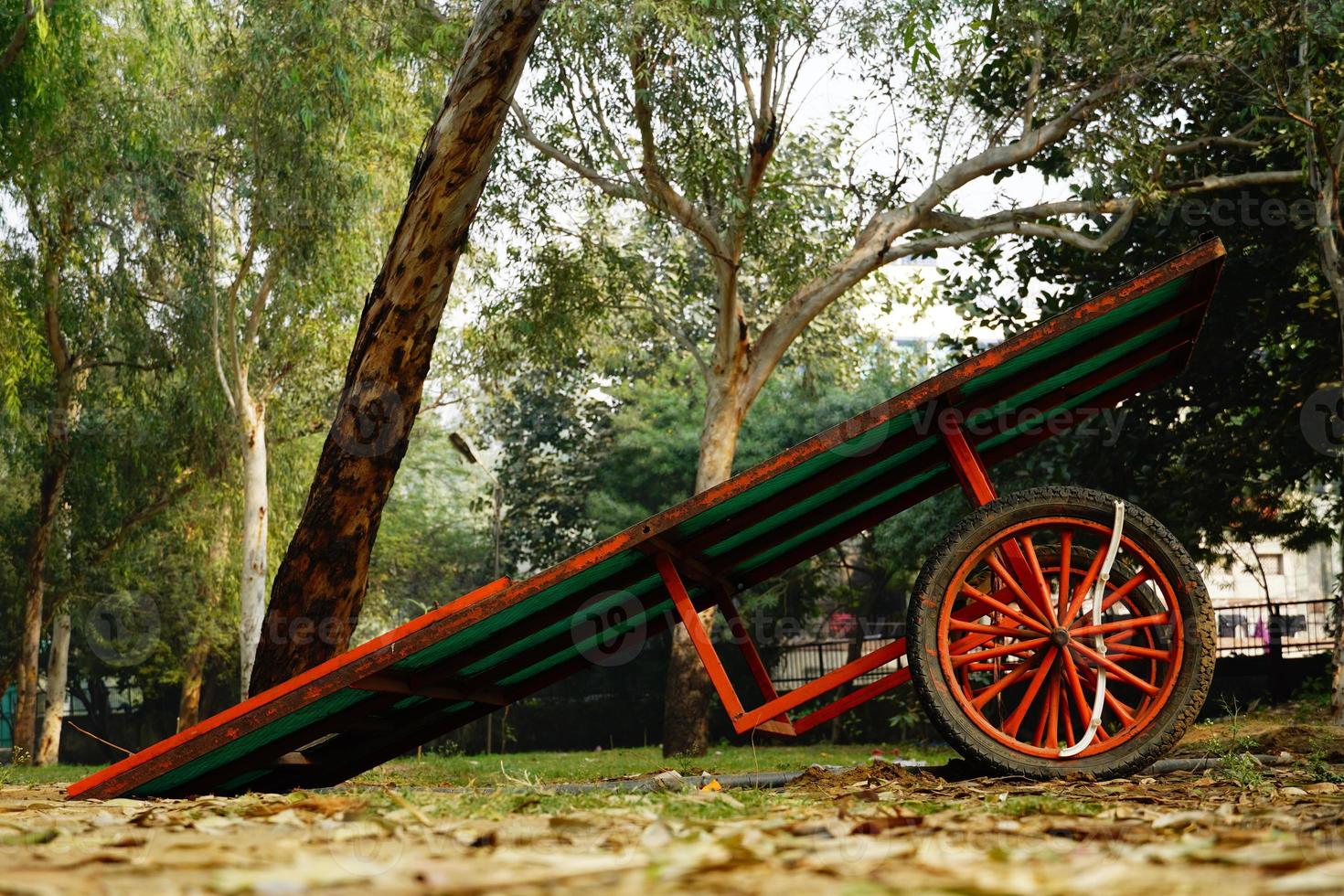 imagem de carrinho de riquixá no parque foto