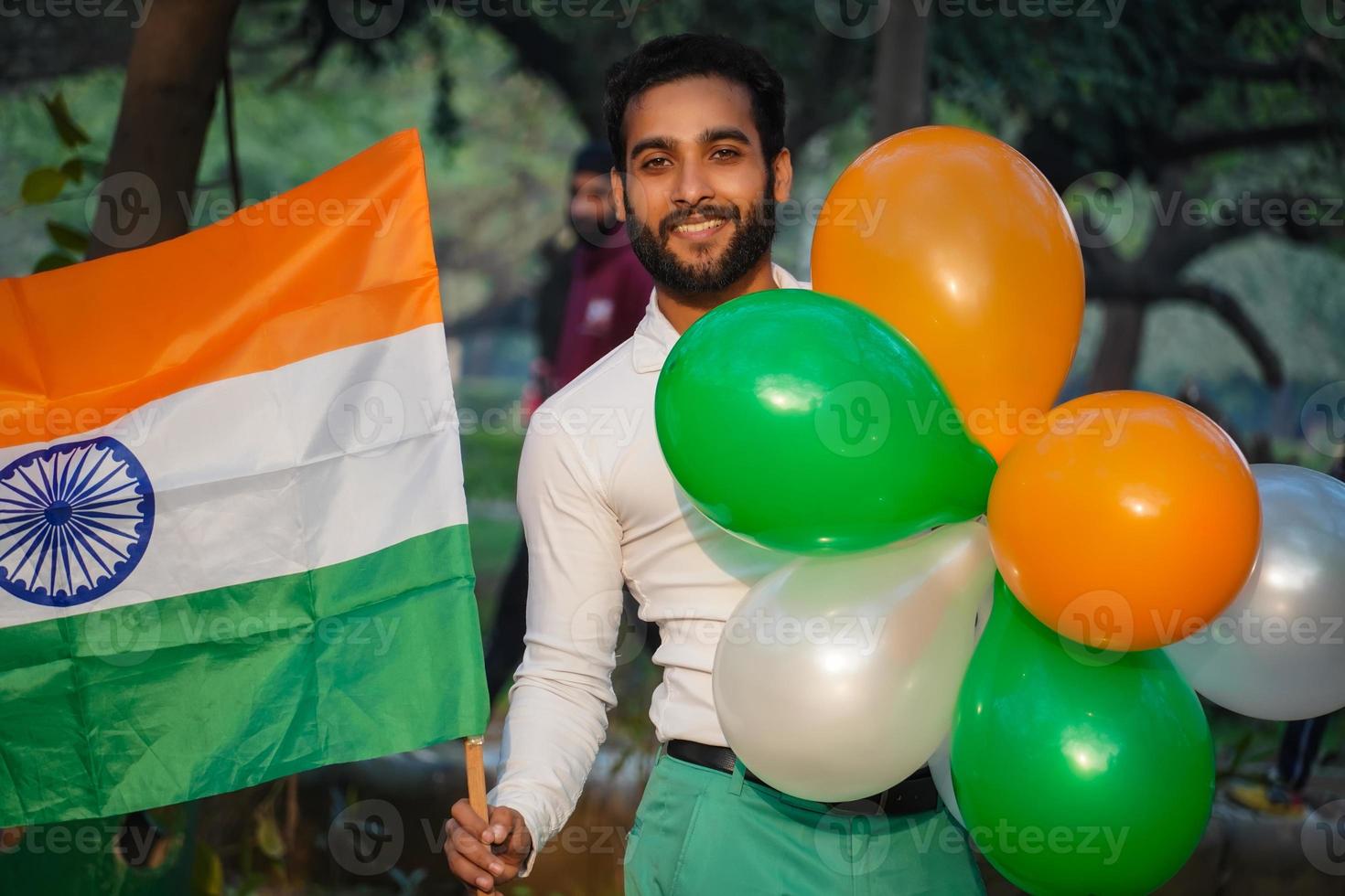 imagem do dia da república indiana, 26 de janeiro. imagem do dia da independência indiana com balões coloridos nas cores da bandeira indiana foto