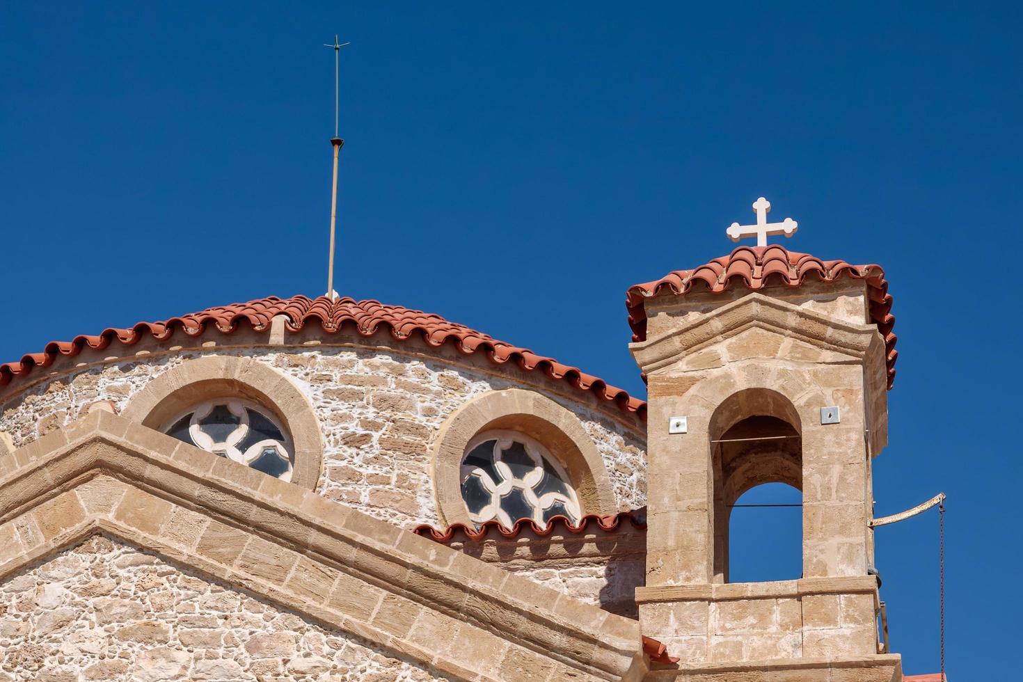 cape deprano, chipre, grécia, 2009. igreja de agios georgios em cape deprano chipre em 23 de julho de 2009 foto