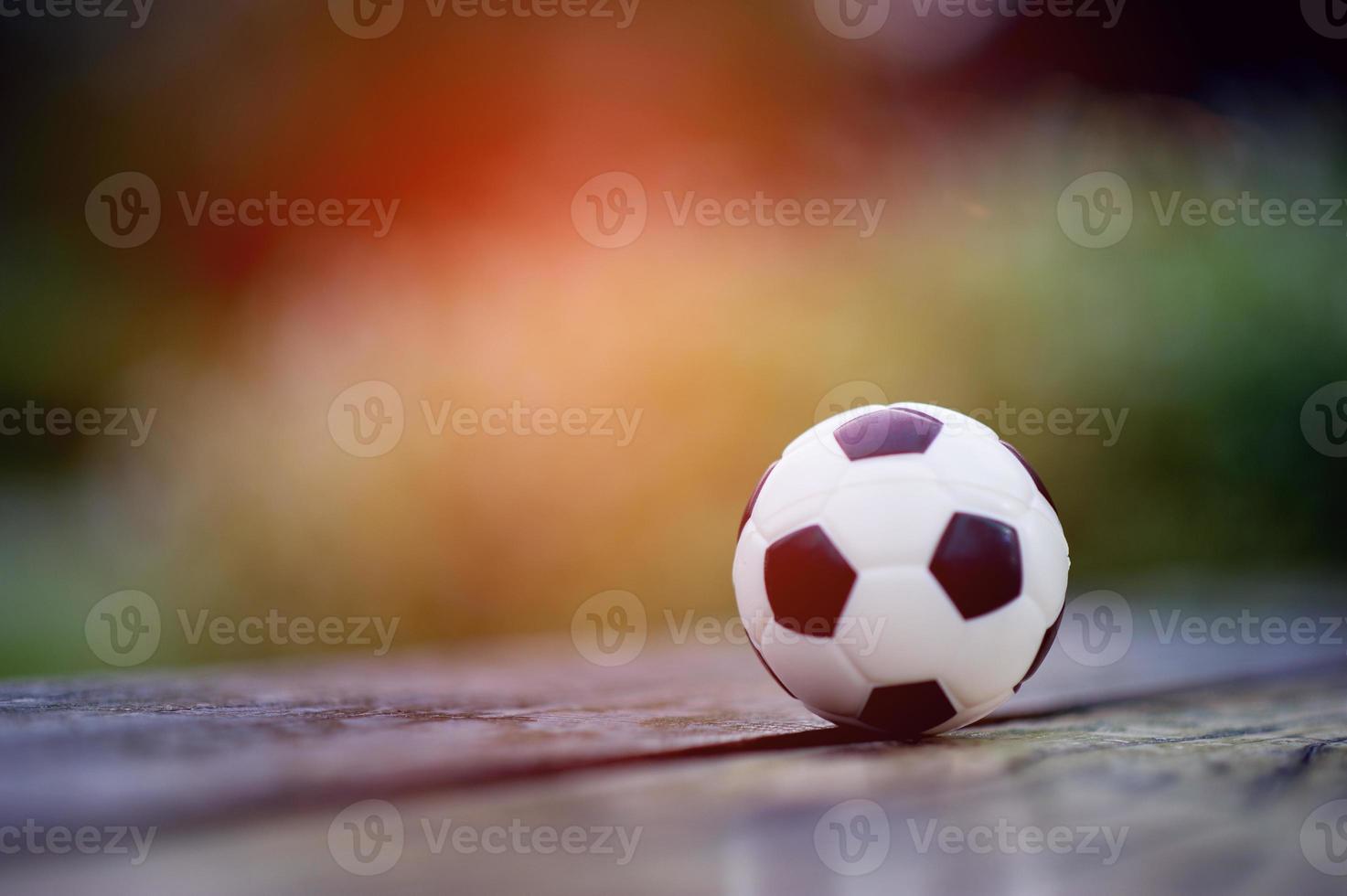 futebol branco para o exercício de homens e mulheres para a saúde, conceitos esportivos foto