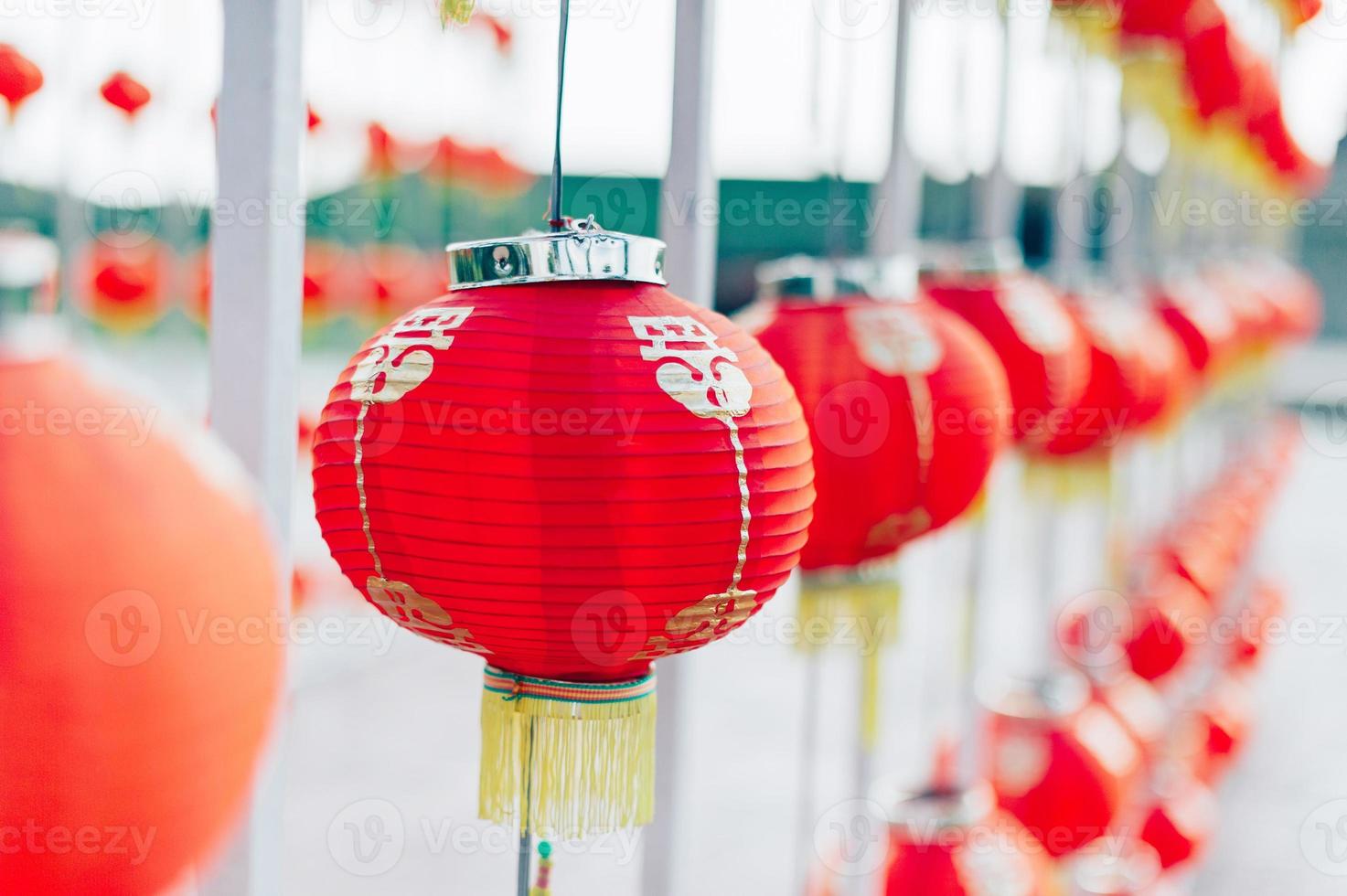 lâmpada ano novo chinês no país chinês cores brilhantes no conceito de ano novo chinês vermelho foto