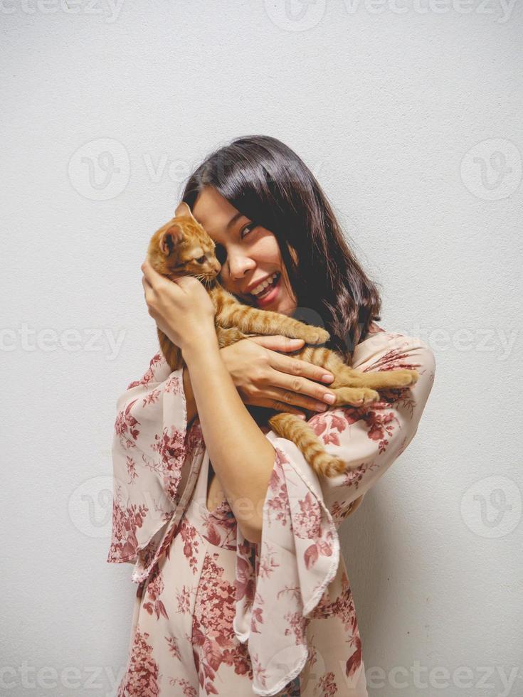 mulher e gato foto