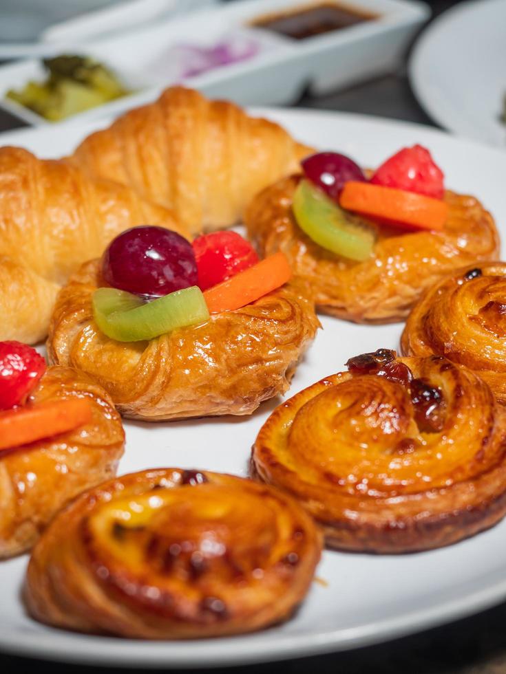 pastéis de café da manhã mistos foto