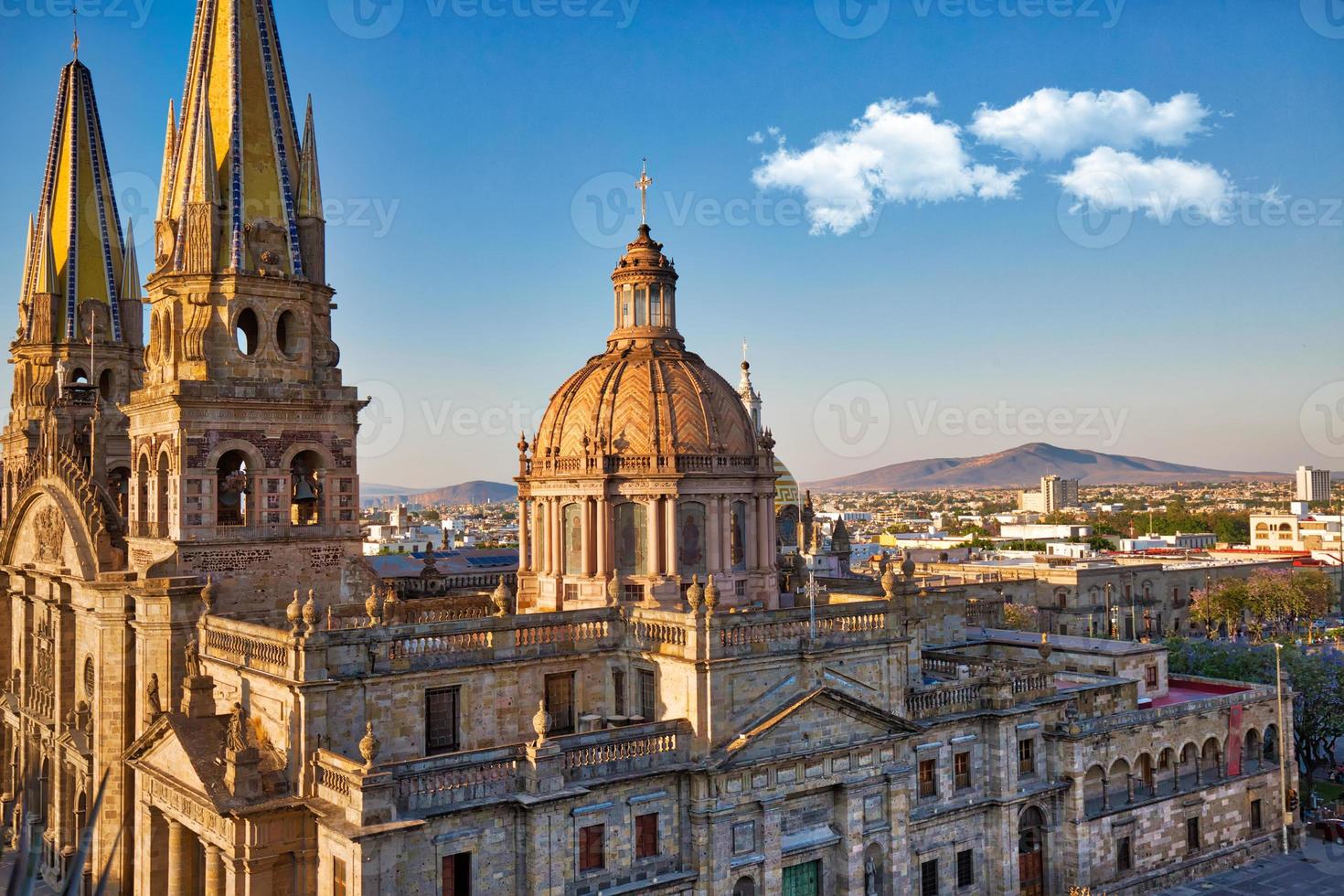 marco central catedral catedral da assunção de nossa senhora localizada na praça central de guadalajara foto