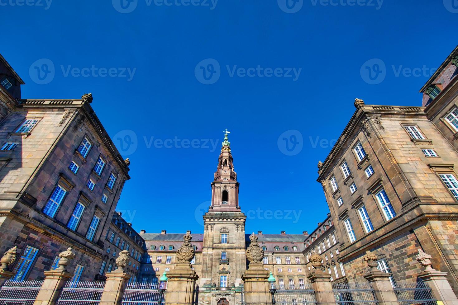 palácio de christiansborg em copenhague foto