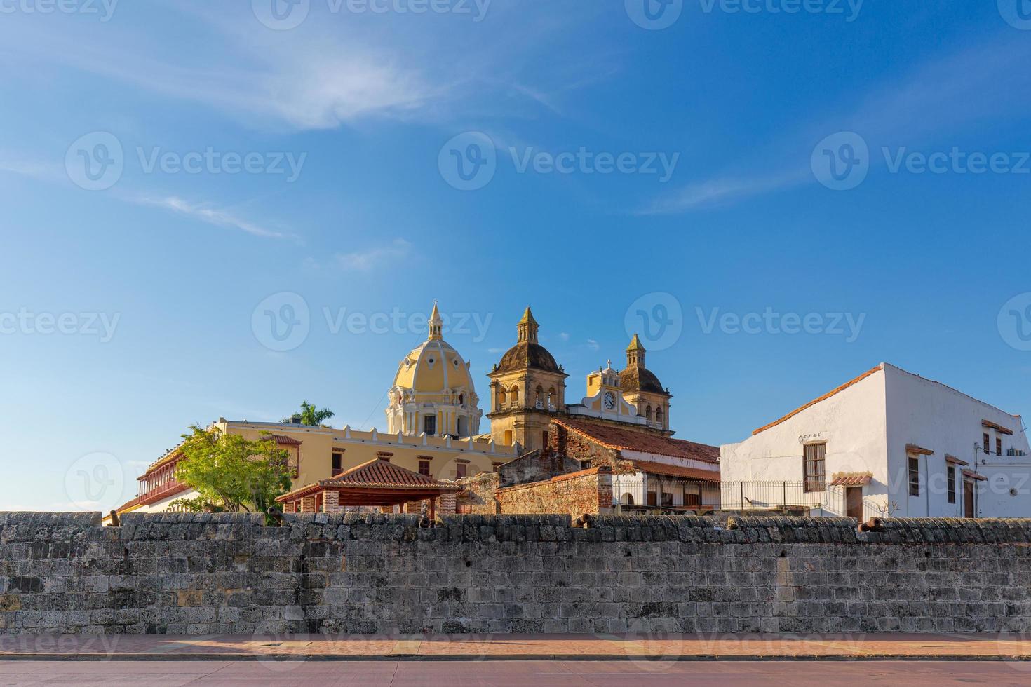 famosa cidade murada colonial de cartagena e seus edifícios coloridos no centro histórico da cidade, designado como patrimônio mundial da unesco foto