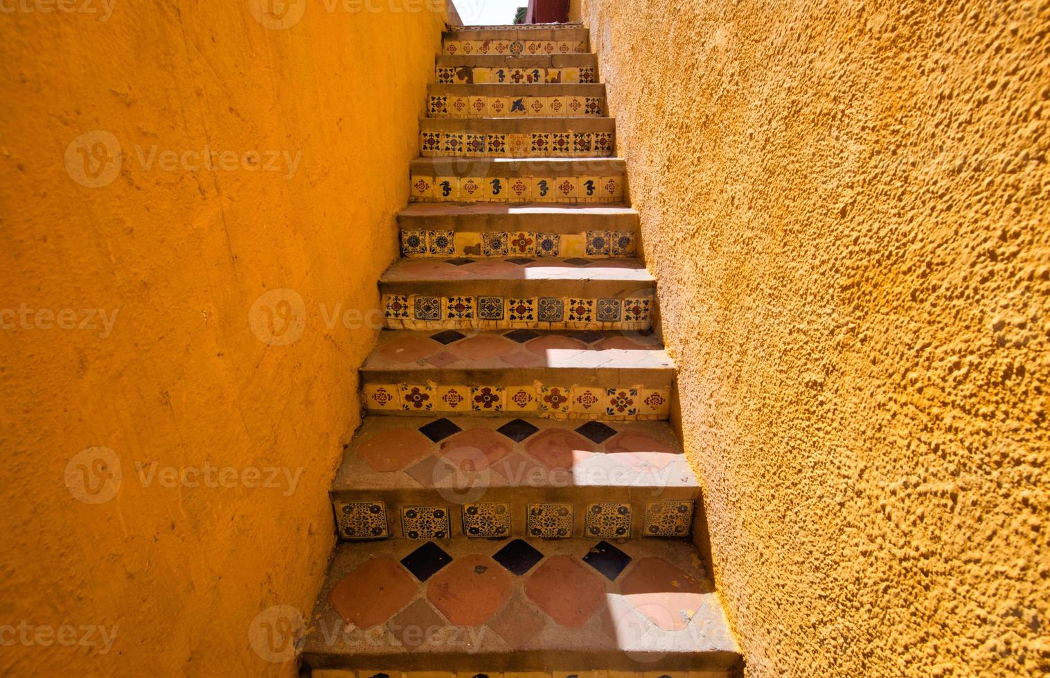 méxico, edifícios coloridos e ruas de san miguel de allende no centro histórico da cidade foto