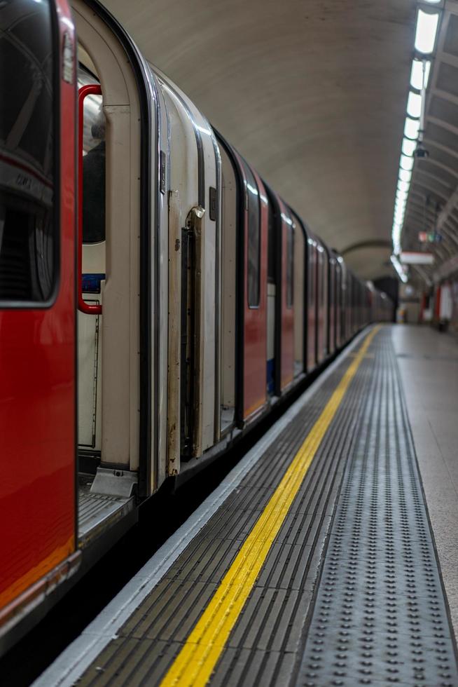 metrô de londres na estação foto