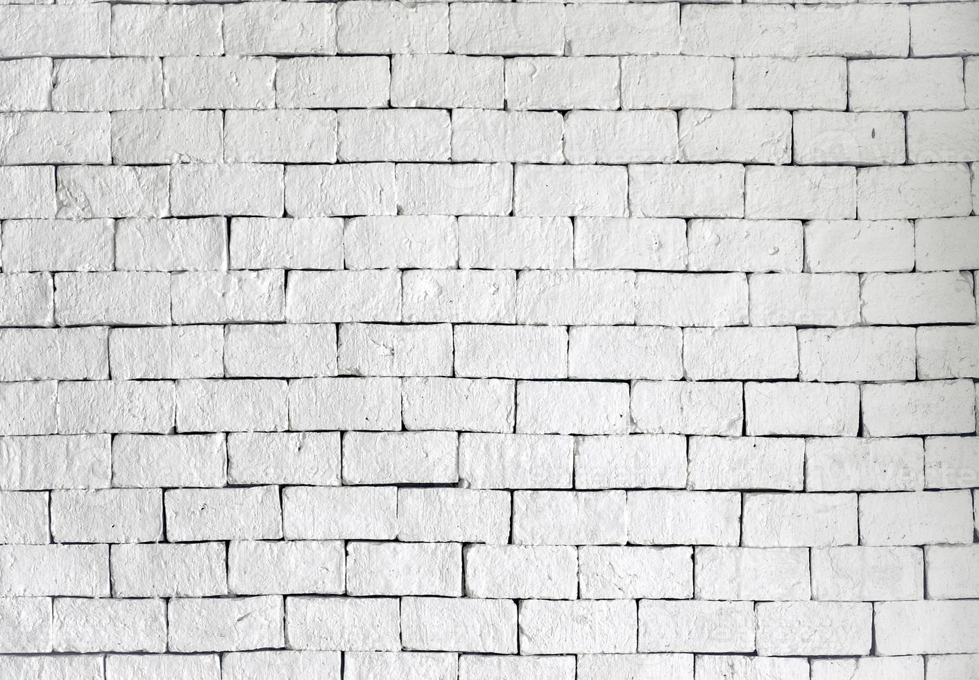 interior empilhado de parede de tijolos brancos foto