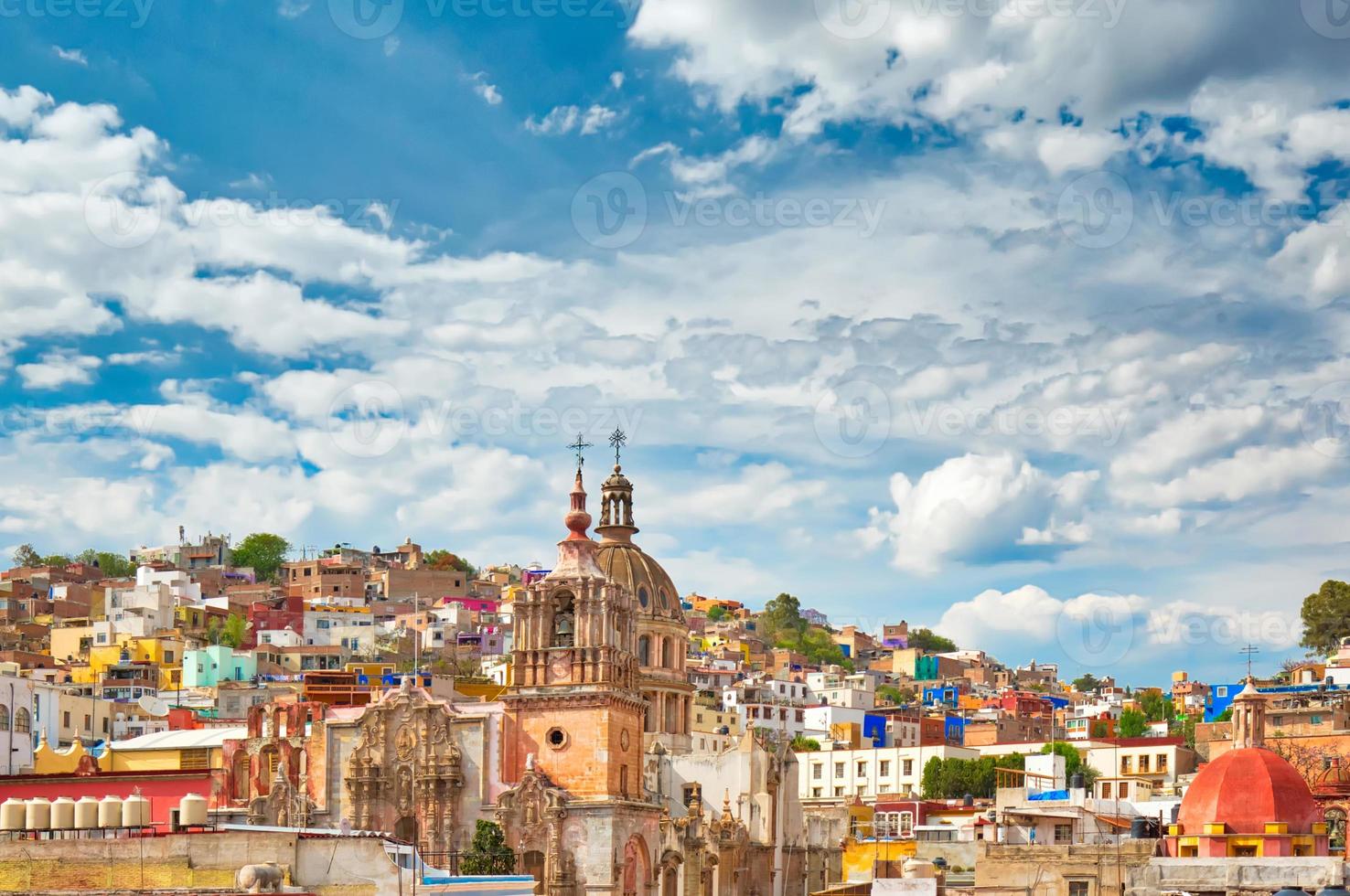 guanajuato, méxico, ruas pitorescas coloridas da cidade velha foto