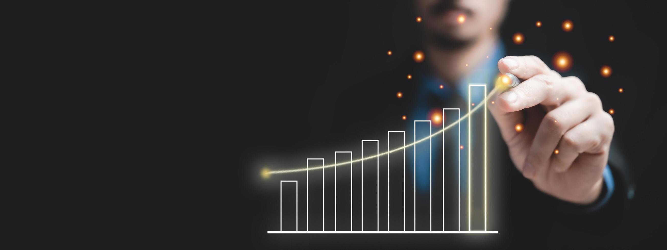 fundo de banner panorâmico do conceito de sucesso nos negócios, mão de negócios mostrando gráfico de estratégia de crescimento de marketing com gráfico gráfico criativo do conceito de diagrama de análise de finanças de investimento foto