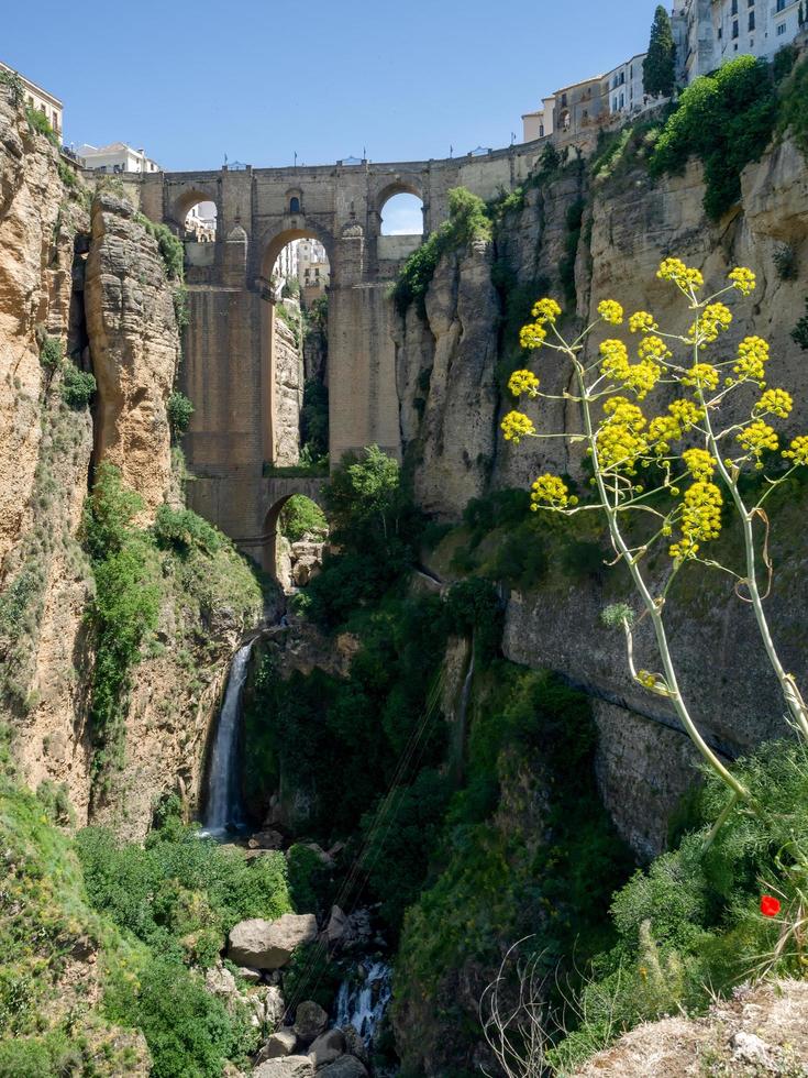 ronda, andalucia, espanha, 2014. vista da nova ponte em ronda foto