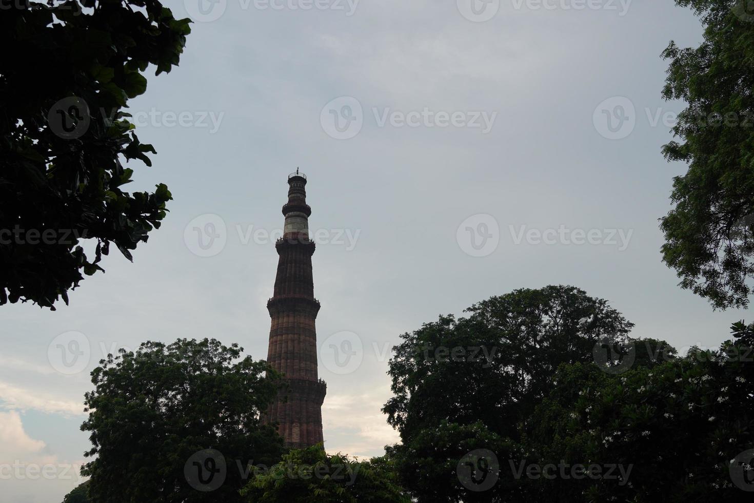 qutub minar- qutab minar road, imagem de delhi foto