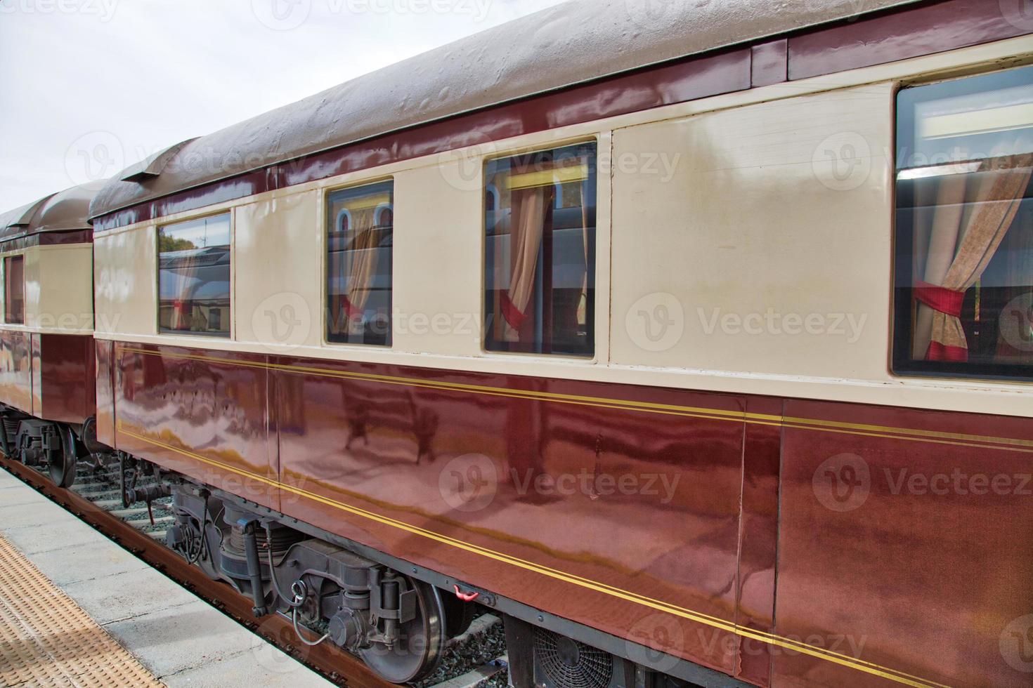 antigo trem de luxo na estação ferroviária de ronda na espanha foto