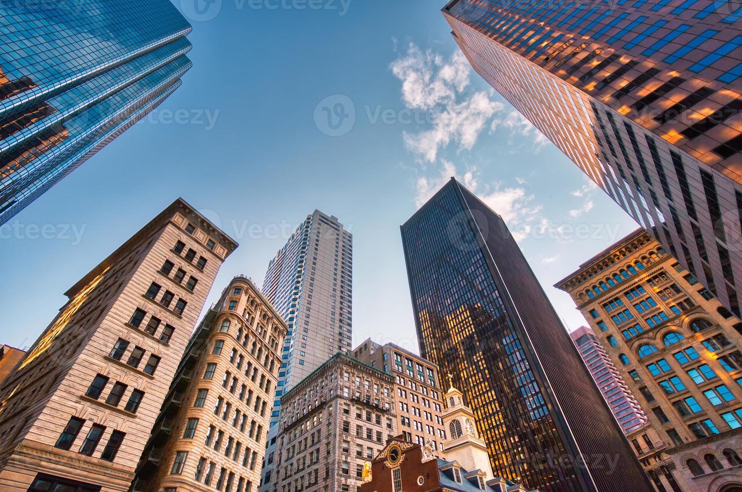 distrito financeiro do centro de boston e skyline da cidade foto