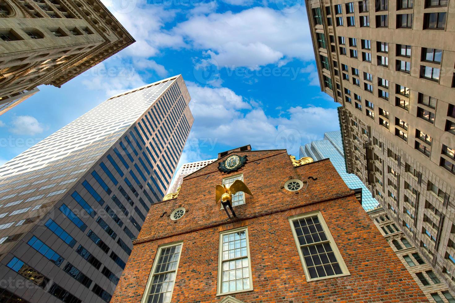 ruas do centro histórico de boston perto da trilha da liberdade e principais atrações em um dia ensolarado foto