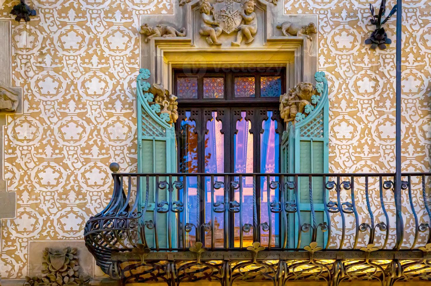 barcelona, edifícios ao longo da avenida passeig de gracia foto