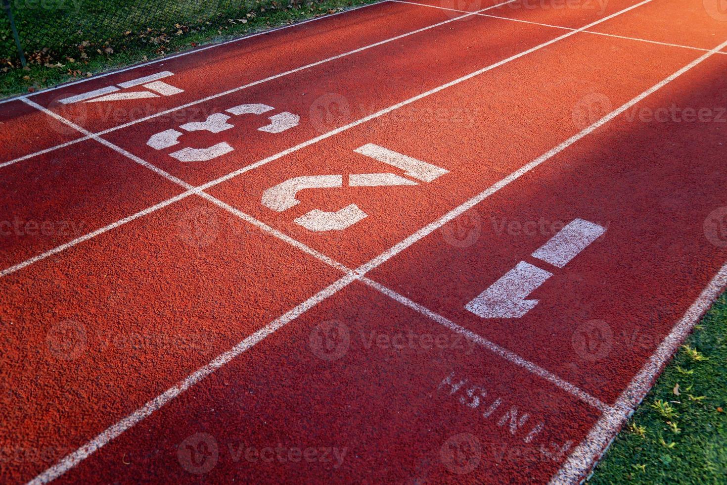 pista de corrida ao nascer do sol foto