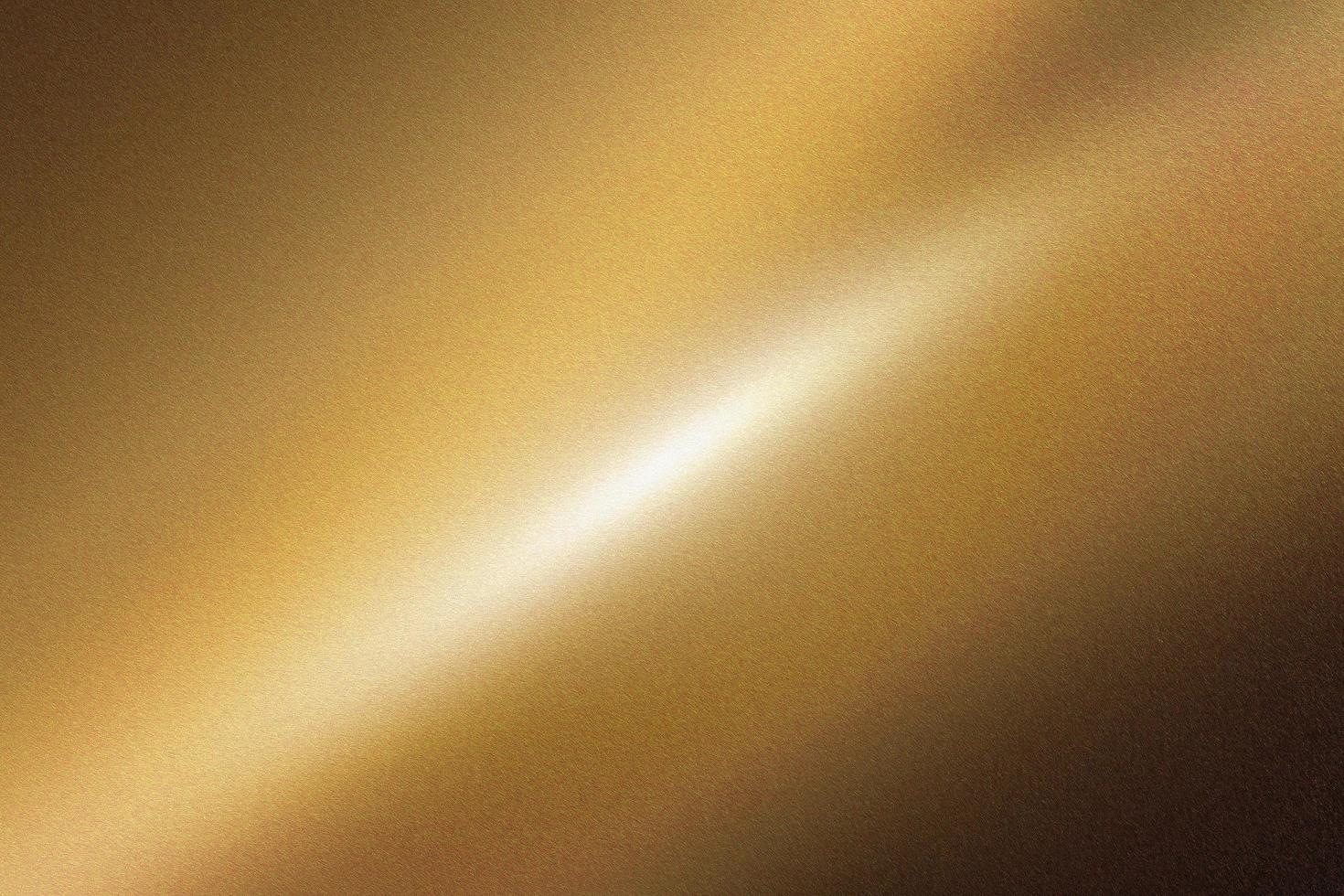 luz brilhando na parede de metal de folha de ouro escuro com espaço de cópia, fundo de textura abstrata foto