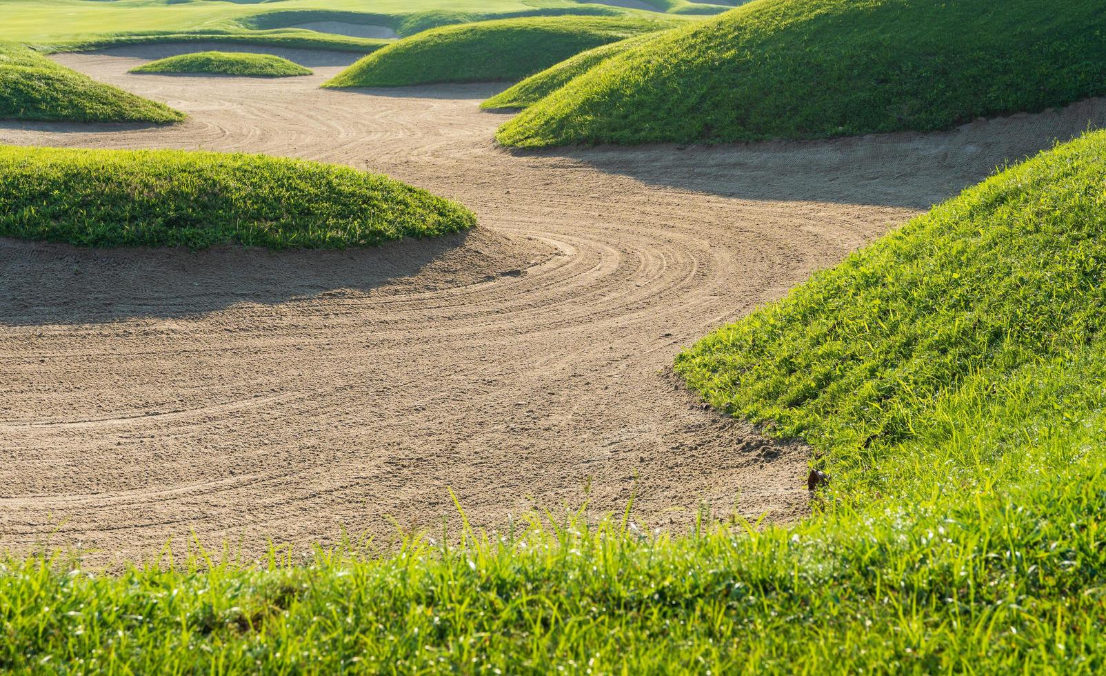 fundo de bunker de areia de campo de golfe para o torneio de verão foto